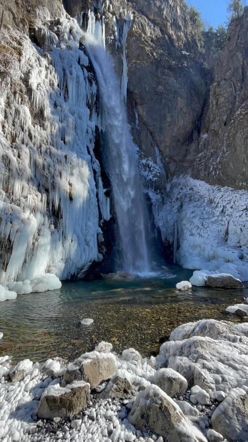 ホテル Thethi Mountain エクステリア 写真